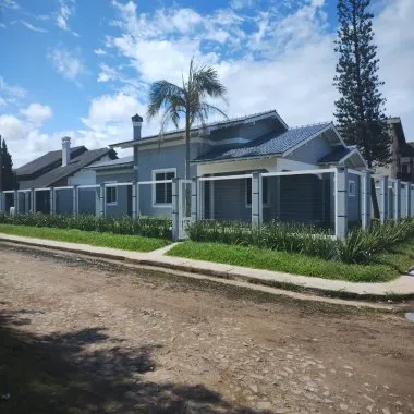 Excelente casa a venda em Tramandaí - 3 dormitórios, 2 vagas de garagem Excelente casa a venda em Tramandaí - 3 dormitórios, 2 vagas de garagem