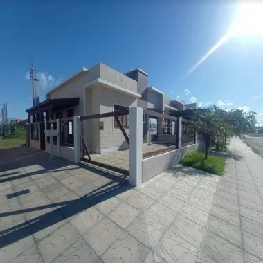 Ótima casa semi mobiliada à venda em Imbé/RS - 3 dormitórios Ótima casa semi mobiliada à venda em Imbé/RS - 3 dormitórios