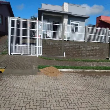 Excelente casa semi-mobiliada em Araricá/RS - 2 Dormitórios Excelente casa semi-mobiliada em Araricá/RS - 2 Dormitórios