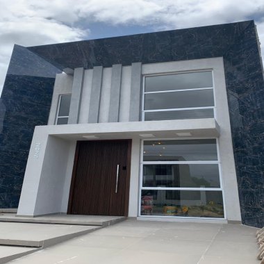 Excelente casa para venda no Centro de Imbé - 3 Dormitórios Excelente casa para venda no Centro de Imbé - 3 Dormitórios