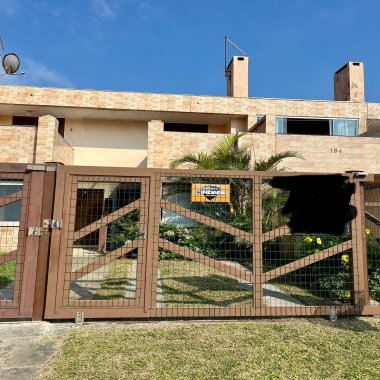 Ótimo sobrado semi-mobiliado a venda na Barra de Imbé/RS - 3 dormitórios Ótimo sobrado semi-mobiliado a venda na Barra de Imbé/RS - 3 dormitórios