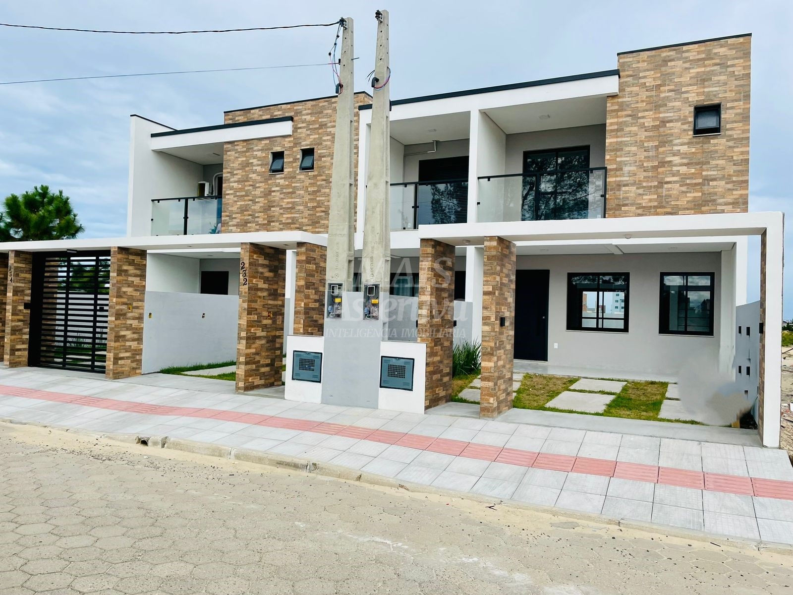 Casa à venda com 3 quartos, 119m² - Foto 1