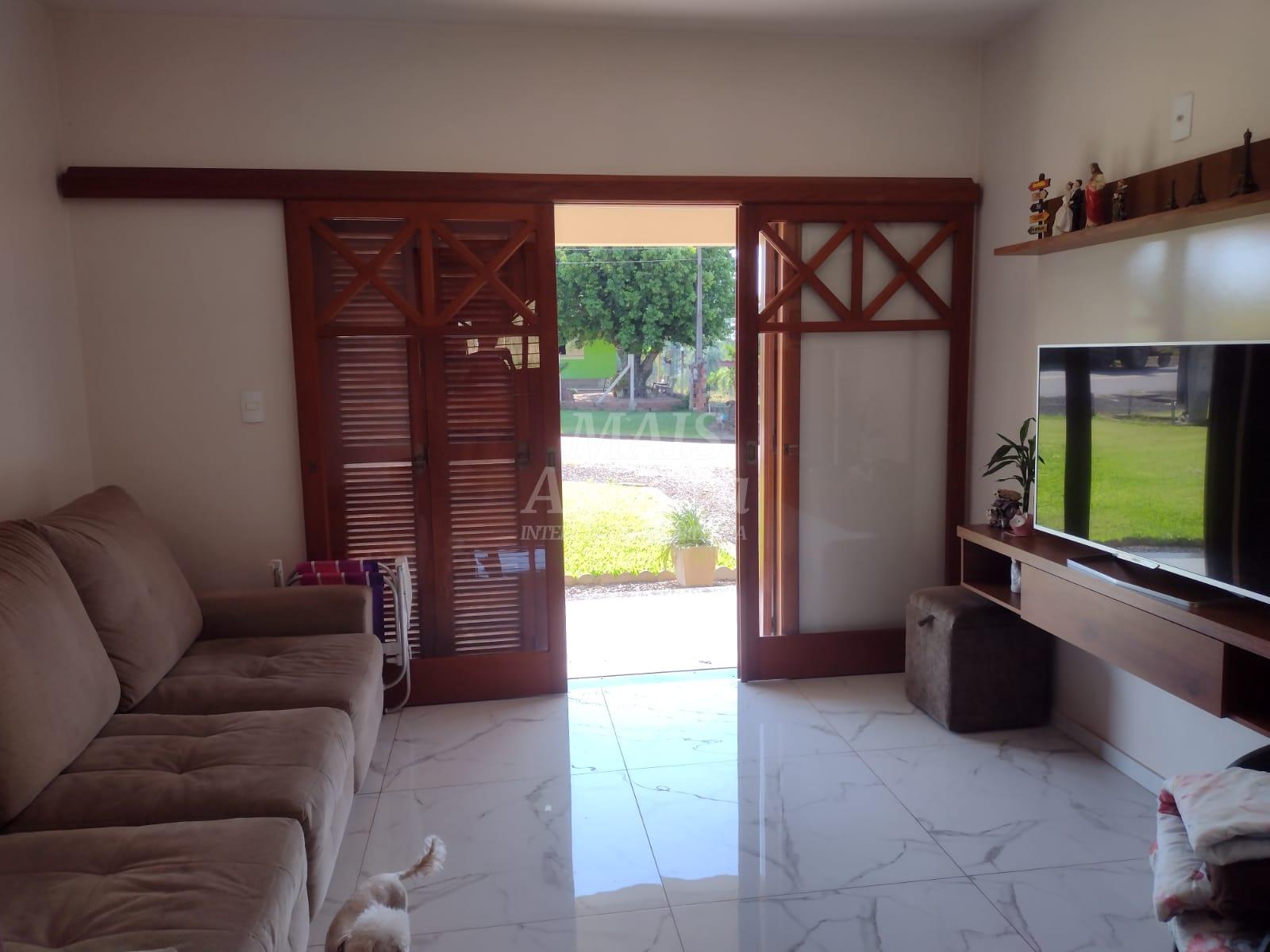 Casa à venda com 3 quartos, 200m² - Foto 2