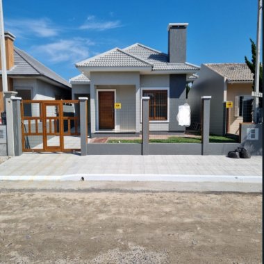 Ótima casa localizada em Tramandaí/RS - 3 dormitórios, 4 vagas de garagem Ótima casa localizada em Tramandaí/RS - 3 dormitórios, 4 vagas de garagem