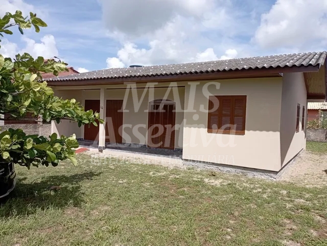 Casa à venda com 3 quartos, 80m² - Foto 1