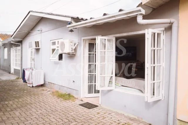 Casa à venda com 3 quartos, 61m² - Foto 1