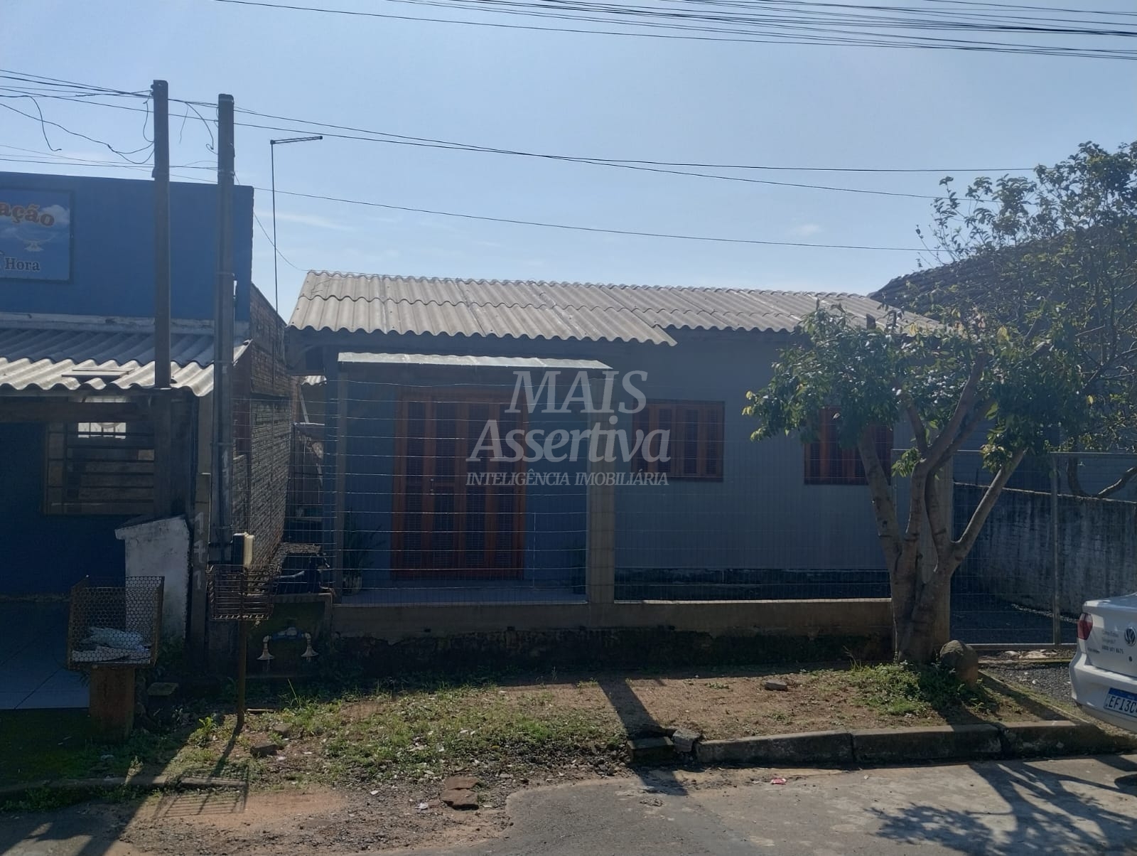 Casa à venda com 3 quartos, 60m² - Foto 1