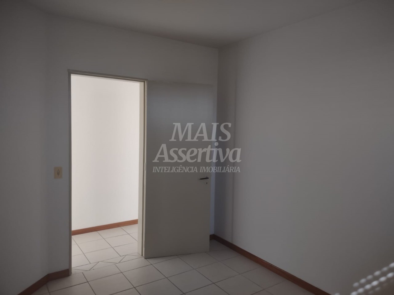Apartamento à venda com 2 quartos, 64m² - Foto 12