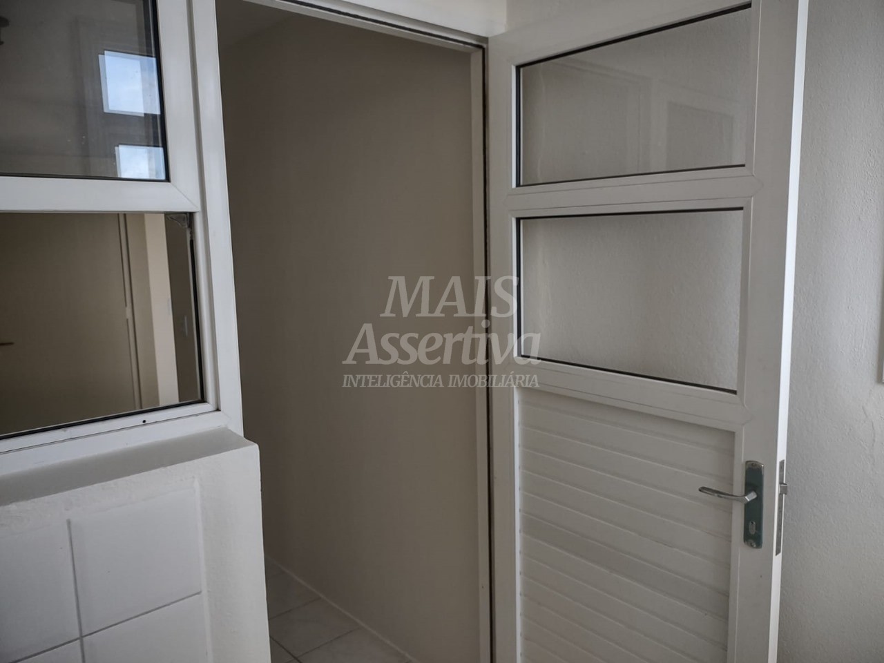 Apartamento à venda com 2 quartos, 64m² - Foto 24