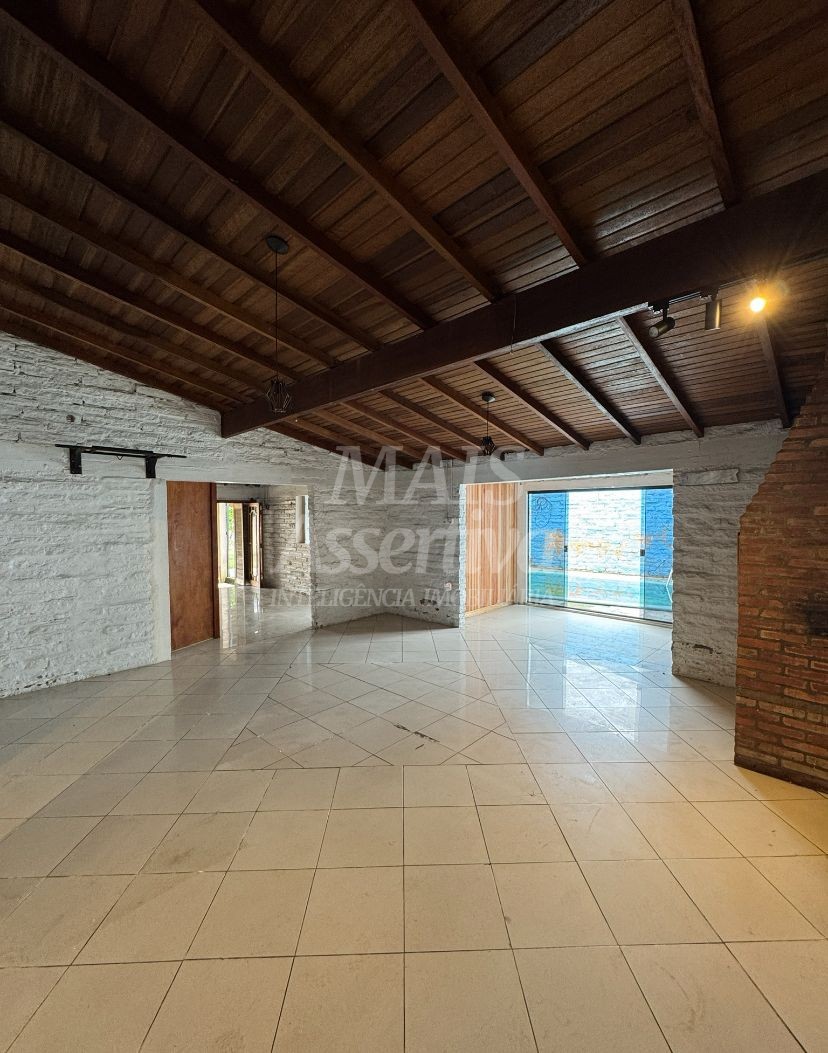 Casa para alugar com 2 quartos, 200m² - Foto 2