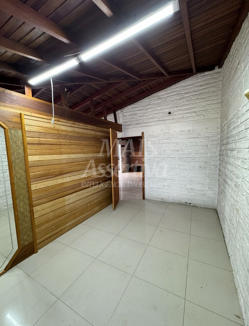 Casa para alugar com 2 quartos, 200m² - Foto 3