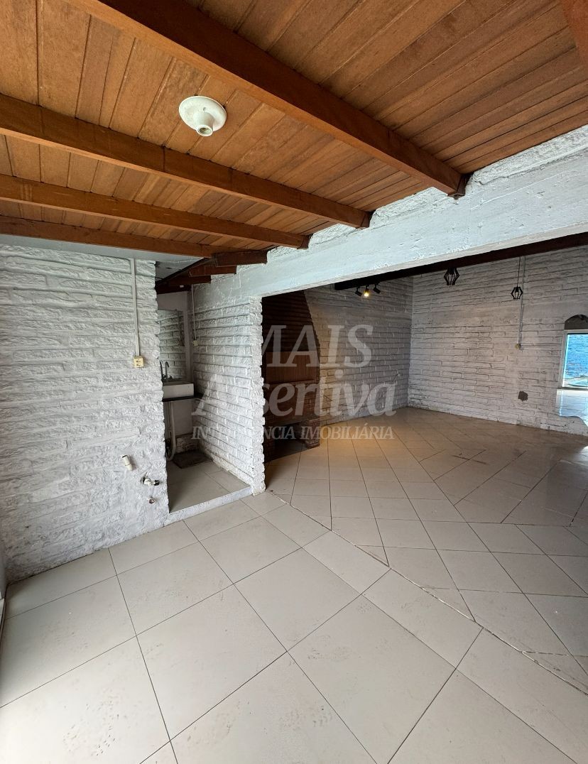 Casa para alugar com 2 quartos, 200m² - Foto 4