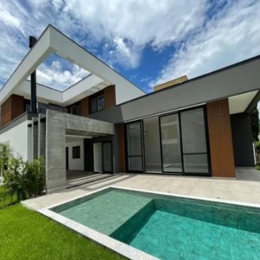 Ótimo sobrado de luxo em Balneário Camboriú - 3 dormitórios, 3 suítes Ótimo sobrado de luxo em Balneário Camboriú - 3 dormitórios, 3 suítes